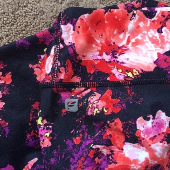 Fabletics PowerHold Crop Mid-Rise Floral Leggings - Picture 4 of 6